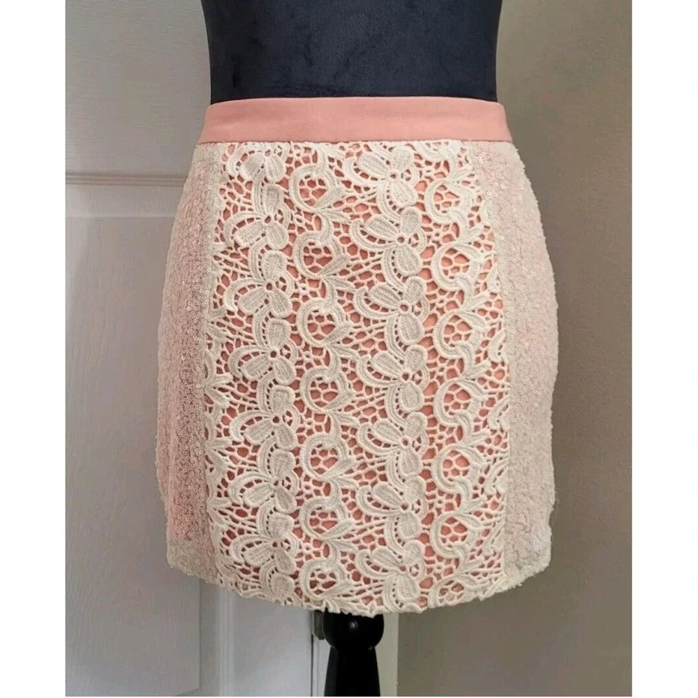 Champagne & Strawberry Sequin and Crocheted Skirt Size M NWT - Picture 4 of 10